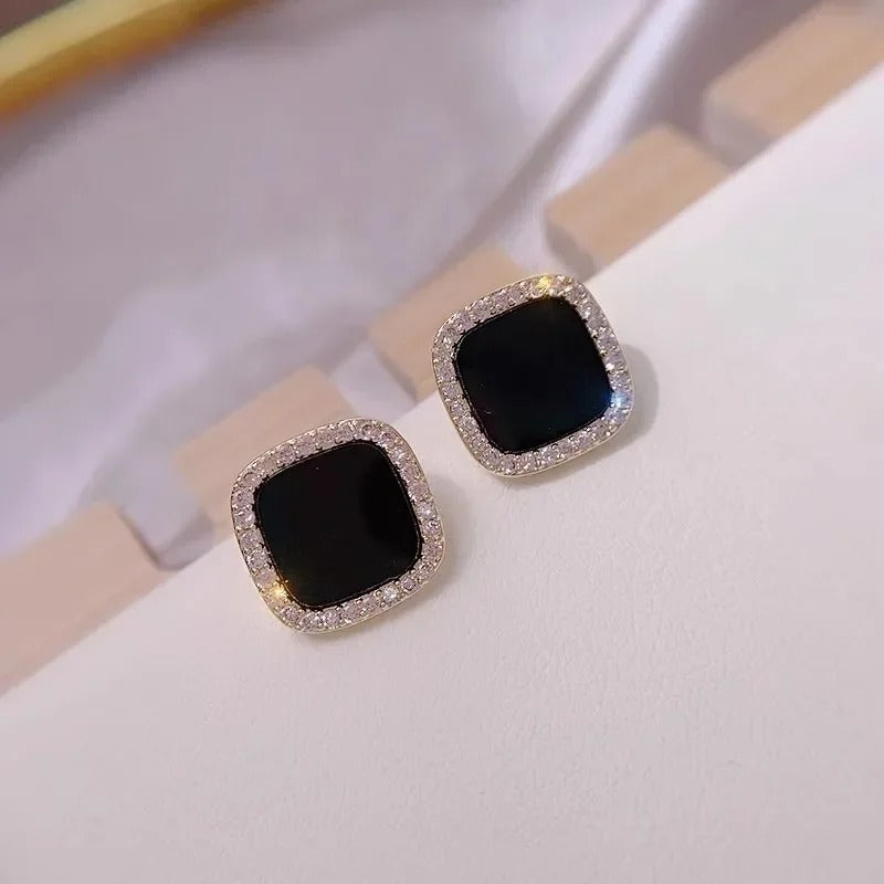 Boucle d'Oreille Noire Femme Carrée