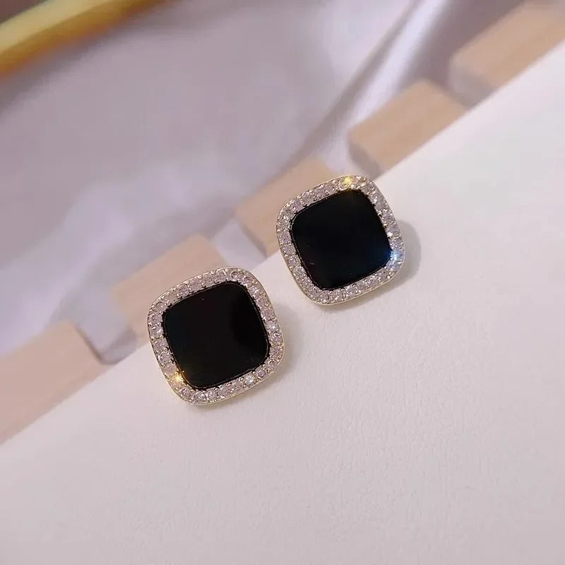 Boucle d'Oreille Noire Femme Carrée