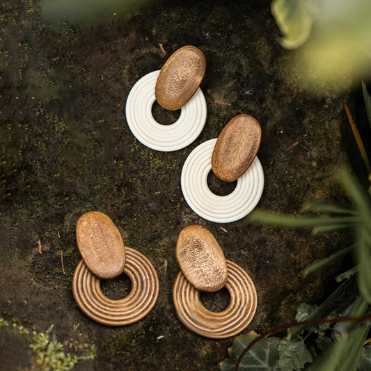 Boucle D'Oreille En Bois Sculpté