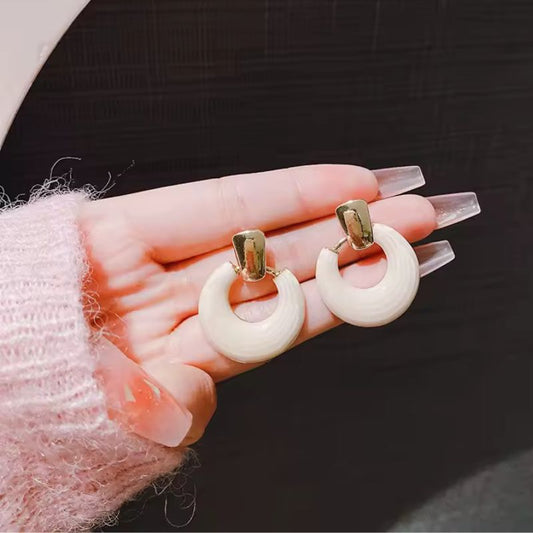 Boucle D'oreille Femme blanche vintage