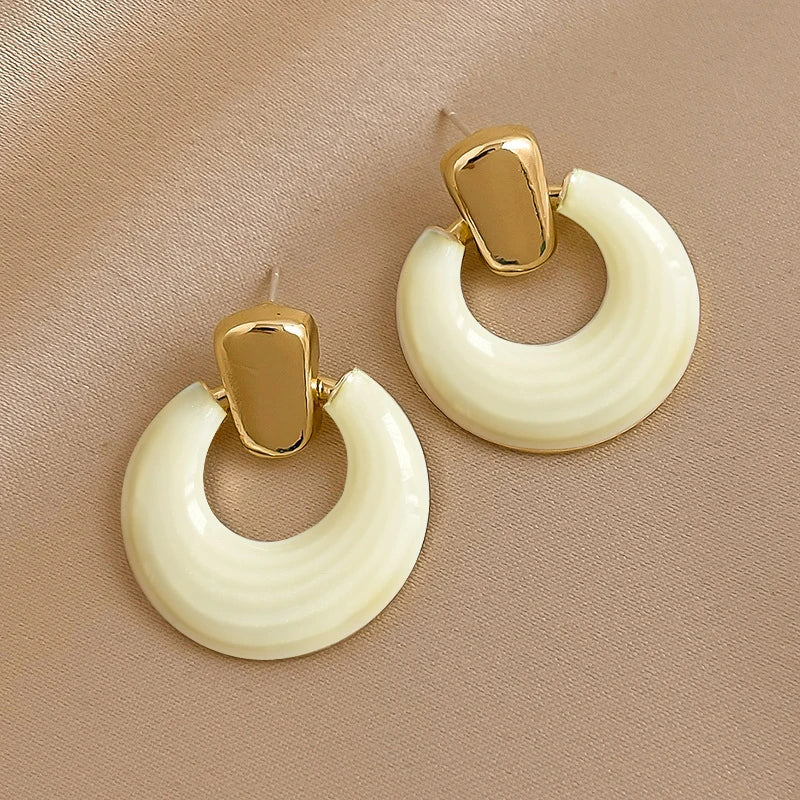 Boucle D'oreille Femme blanche vintage