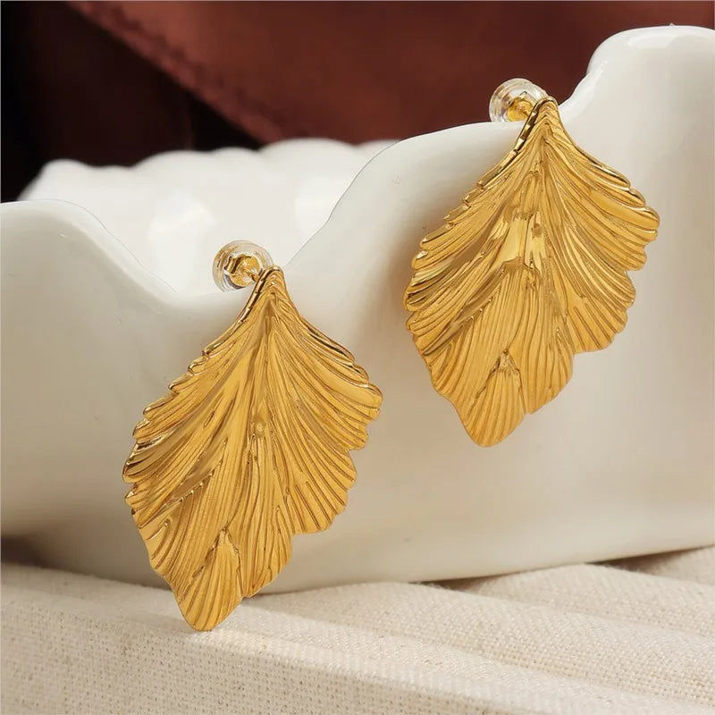 Boucle d'Oreille Feuille Raffinée et Élégante