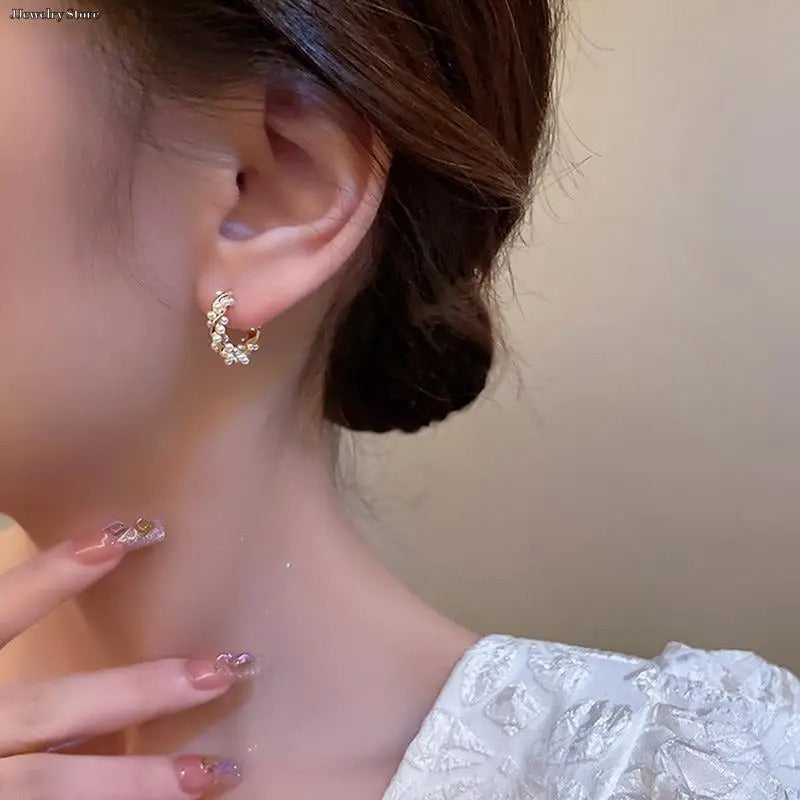 Petite Boucle d'Oreille Minimaliste