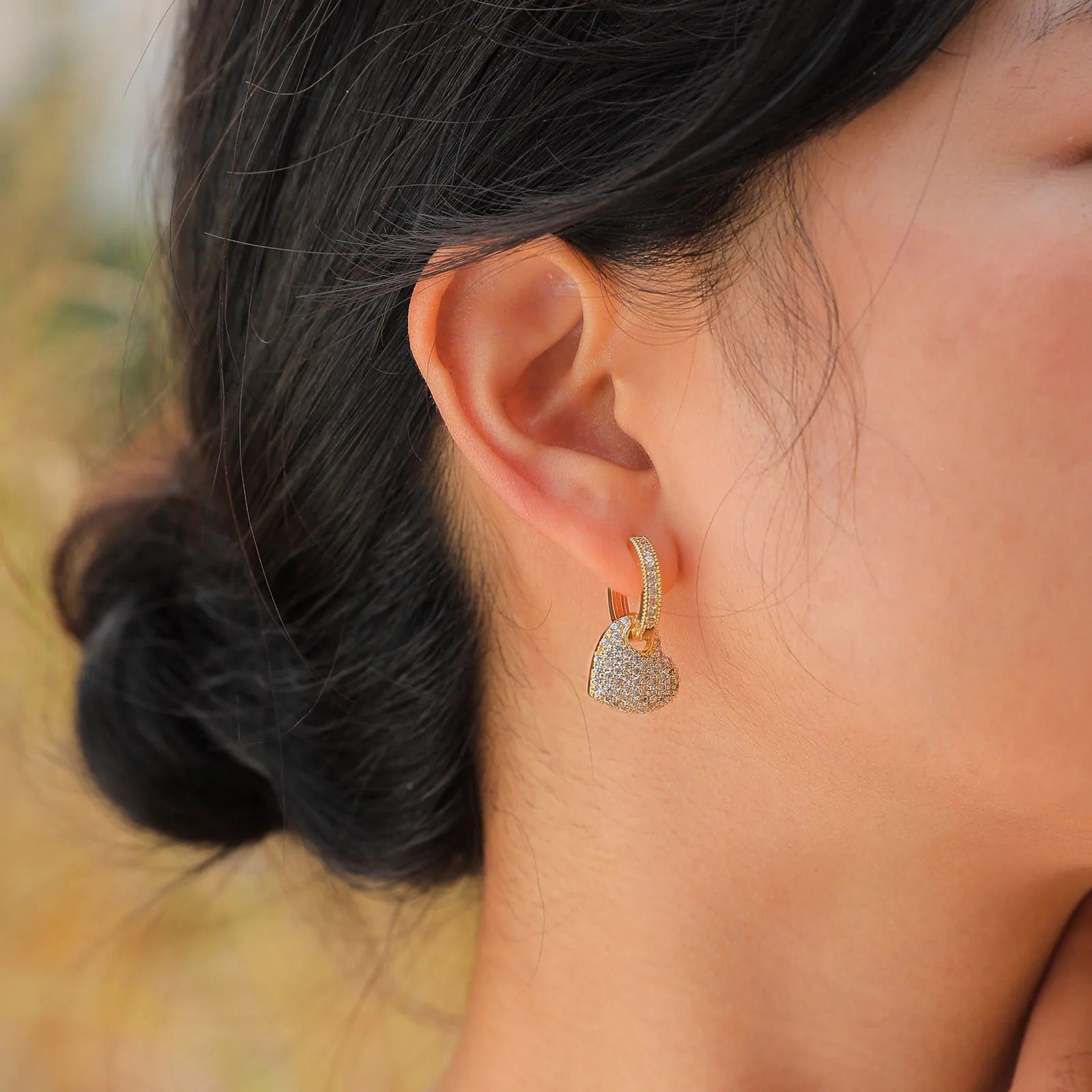 Boucle D'Oreille Cœur Pavée De Zircons Image