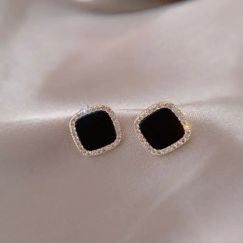 Boucle d'Oreille Noire Femme Carrée