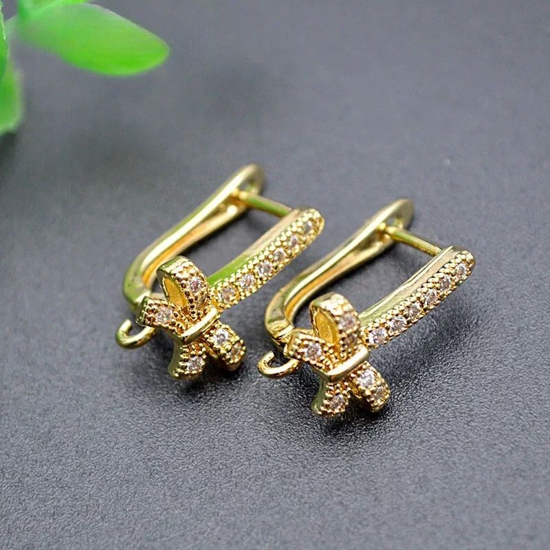 Attache Boucle D'oreille Simple et Design Image