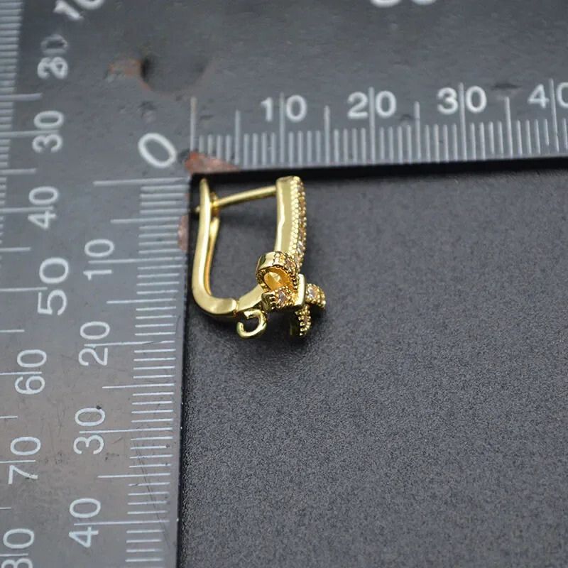 Attache Boucle D'oreille Simple et Design