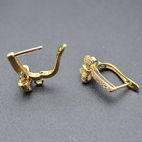Attache Boucle D'oreille Simple et Design