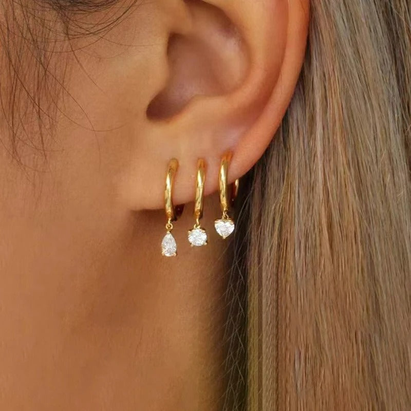 Boucle D'oreille 3 Trous Créoles Acier Inoxydable, portées par une femme de profil, on ne voit que son oreille Image
