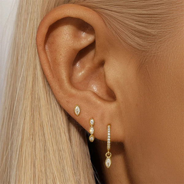 Boucle D'oreille 3 Trous Géométrique Luxe, portées par une femme de profil on ne voit que son oreille