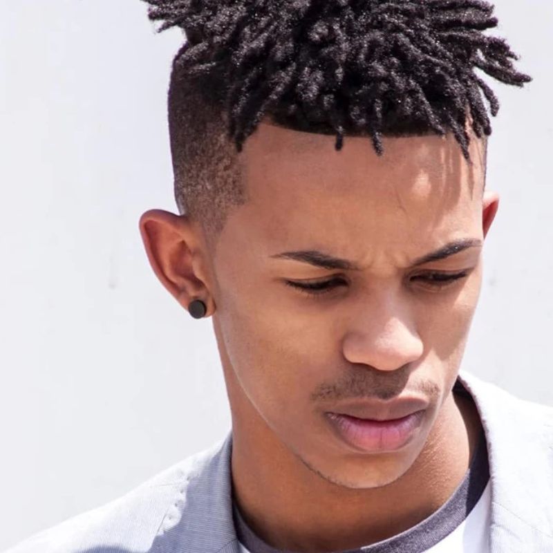 Boucle D'oreille Aimant Homme Minimaliste et Simple attaché à l'oreille d'un homme 
