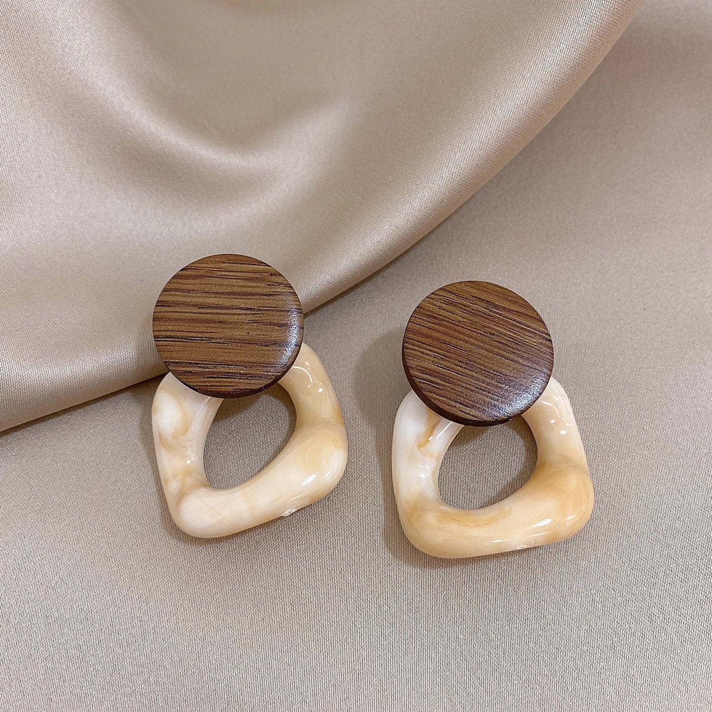 Boucle d’Oreille en Bois et Résine Effet Marbré