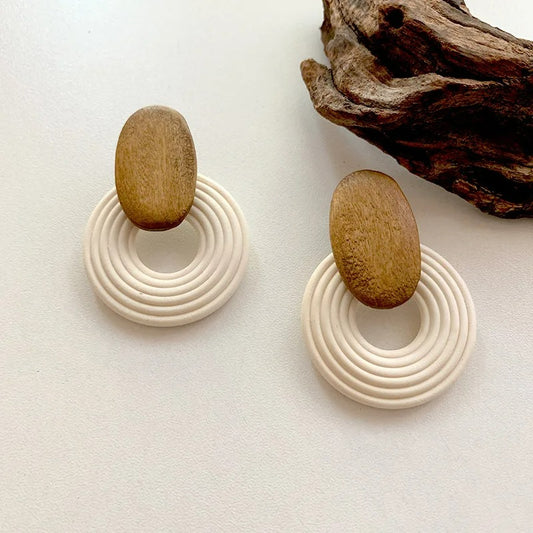 Boucle D'Oreille En Bois Sculpté
