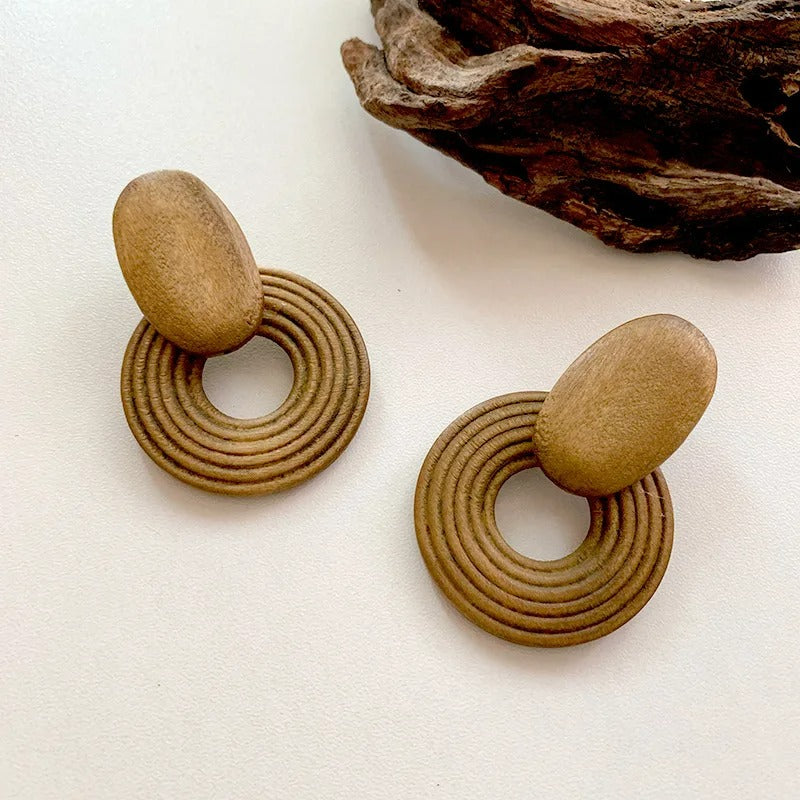 Boucle D'Oreille En Bois Sculpté