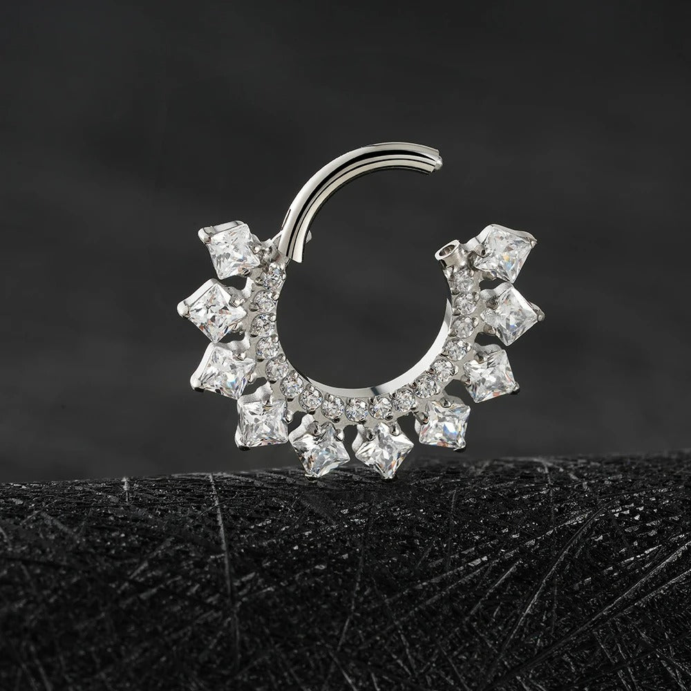 Boucle D'oreille Cartilage Soleil Cristal Rayonnant Image