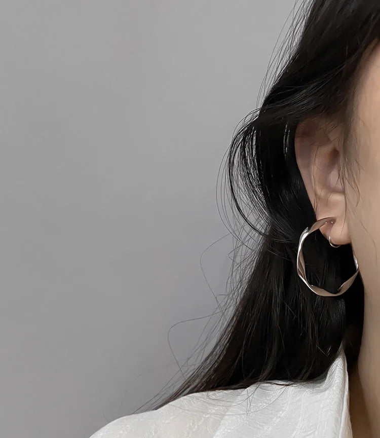 Boucle D'oreille Clip Femme Argentée Contemporaine Image