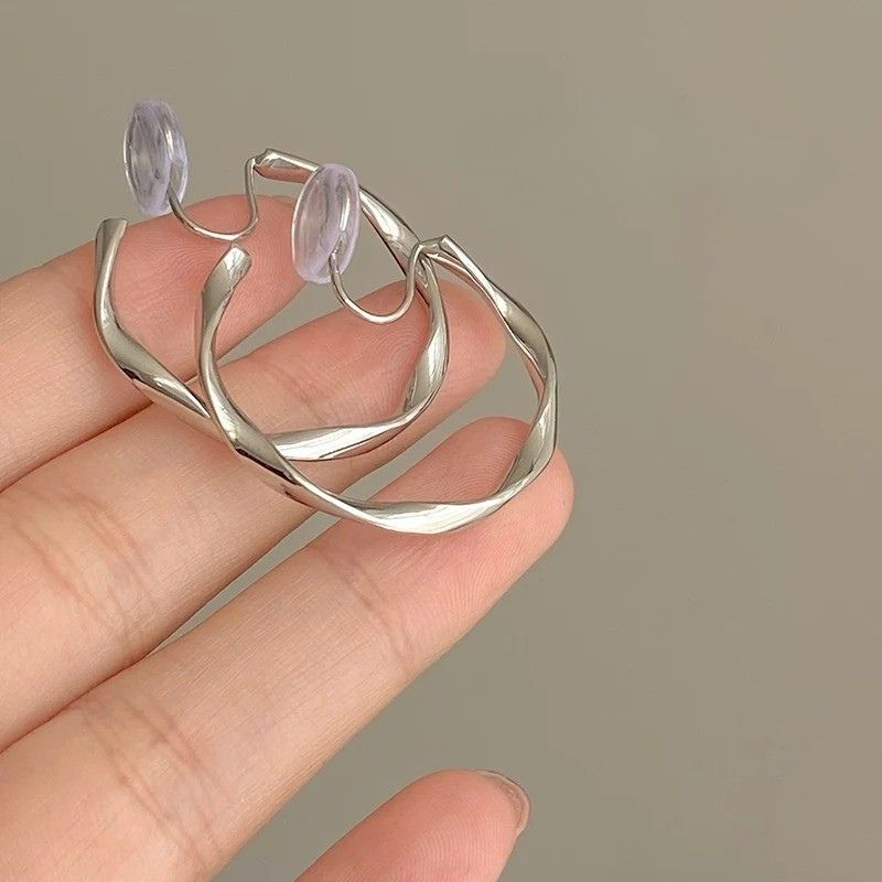 Boucle D'oreille Clip Femme Argentée Contemporaine Image