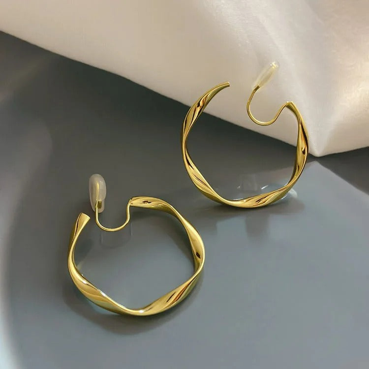 Boucle D'oreille Clip Femme Dorée Sculptée Moderne