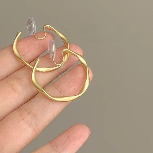 Boucle D'oreille Clip Femme Dorée Sculptée Moderne