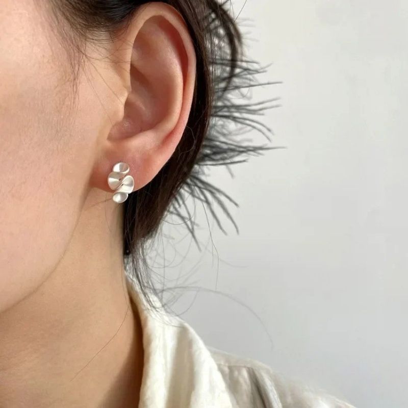 Boucle D'oreille Clip Femme Sculpturale Et Légère