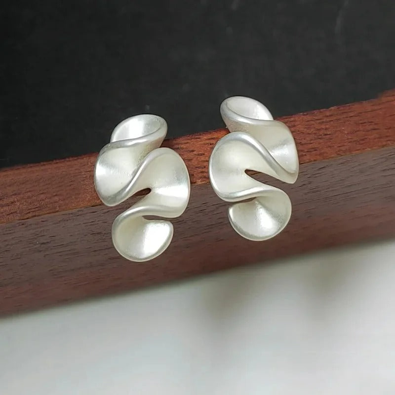 Boucle D'oreille Clip Femme Sculpturale Et Légère