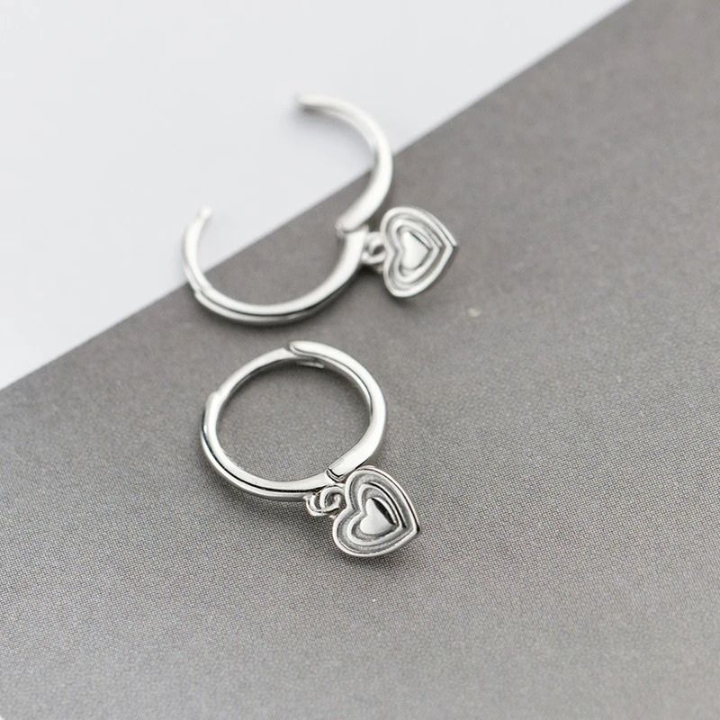 Boucle D'Oreille Cœur Minimaliste Élégante En Argent