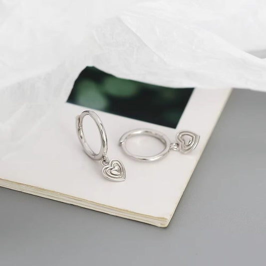 Boucle D'Oreille Cœur Minimaliste Élégante En Argent