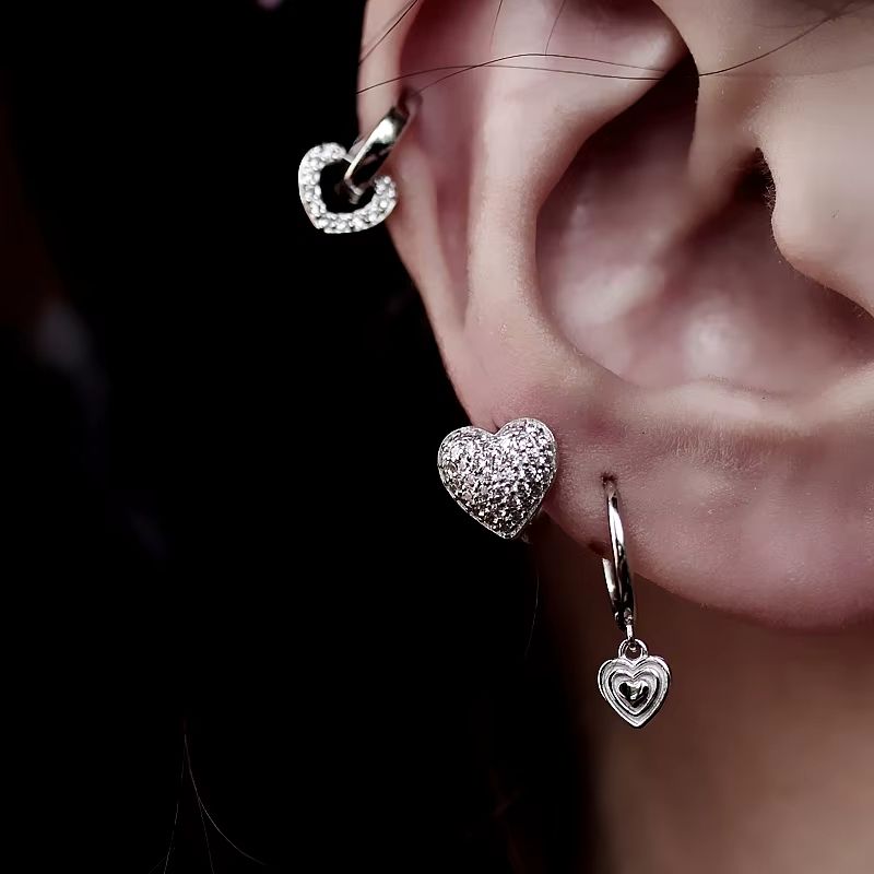 Boucle D'Oreille Cœur Minimaliste Élégante En Argent