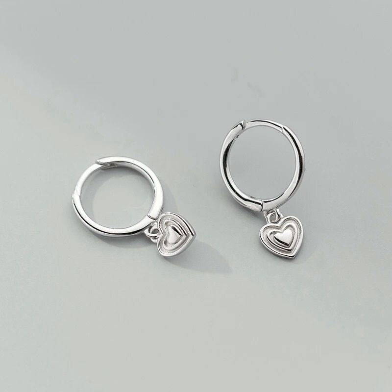 Boucle D'Oreille Cœur Minimaliste Élégante En Argent