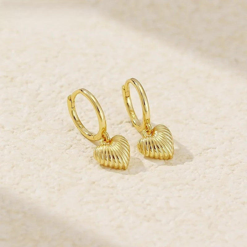 Boucle D'oreille Cœur Sculptée Image