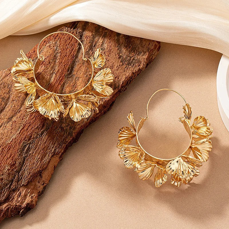 Boucle D'oreille Créole Originale Dorée Effet Floral Image