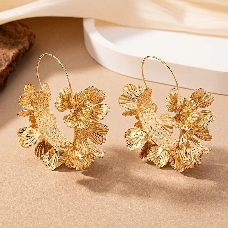 Boucle D'oreille Créole Originale Dorée Effet Floral Image