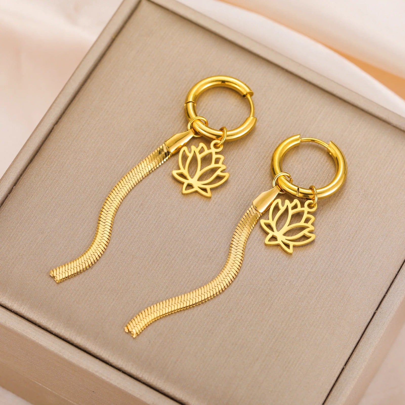 Boucle D'Oreille Créole Originale Lotus & Chaîne Fluide Acier Inoxydable