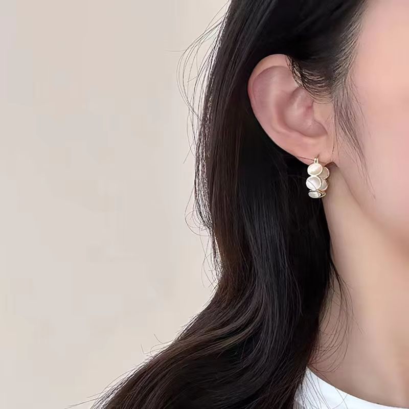 Boucle D'oreille Créole Originale Rond Effet Nacré Image