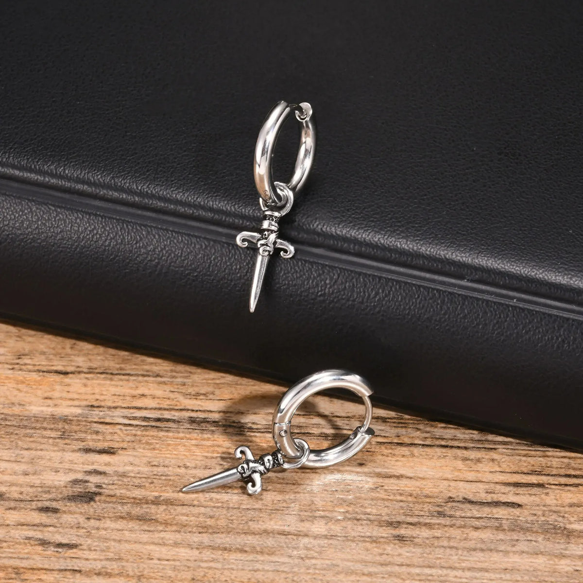 Boucle D'oreille Croix Homme Gothique Créole Image