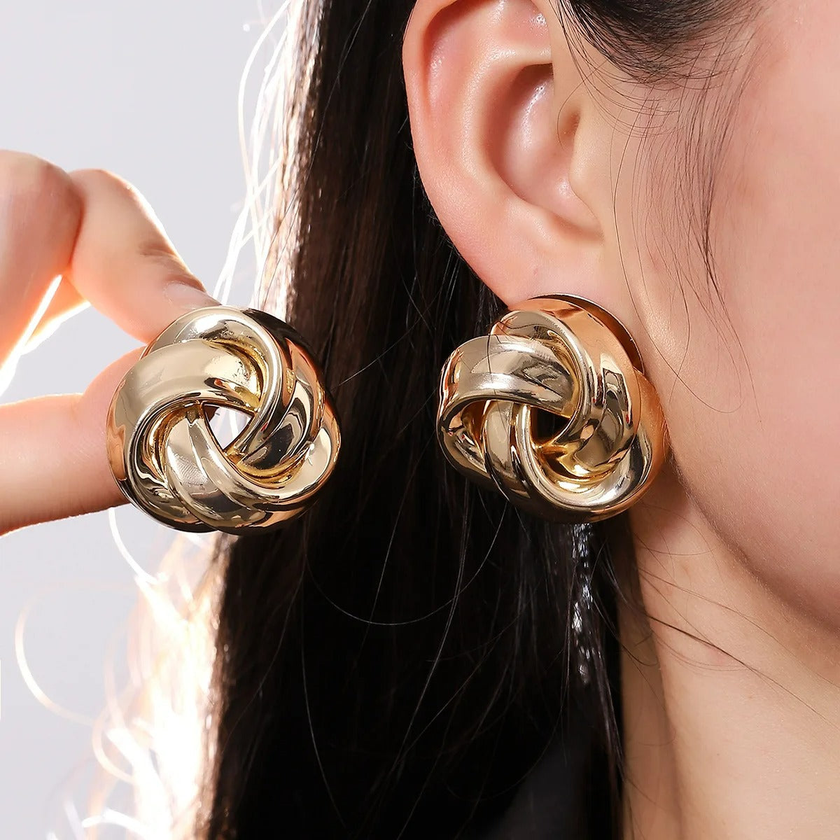 Boucle d’Oreille dorée Nœud Twist