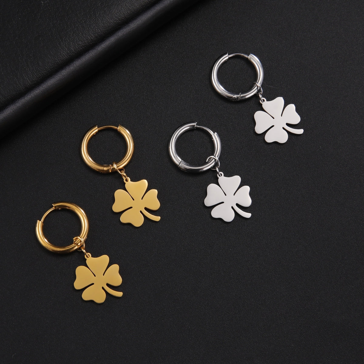 Boucle d'Oreille Fantaisie Femme en Forme de Trefle Image