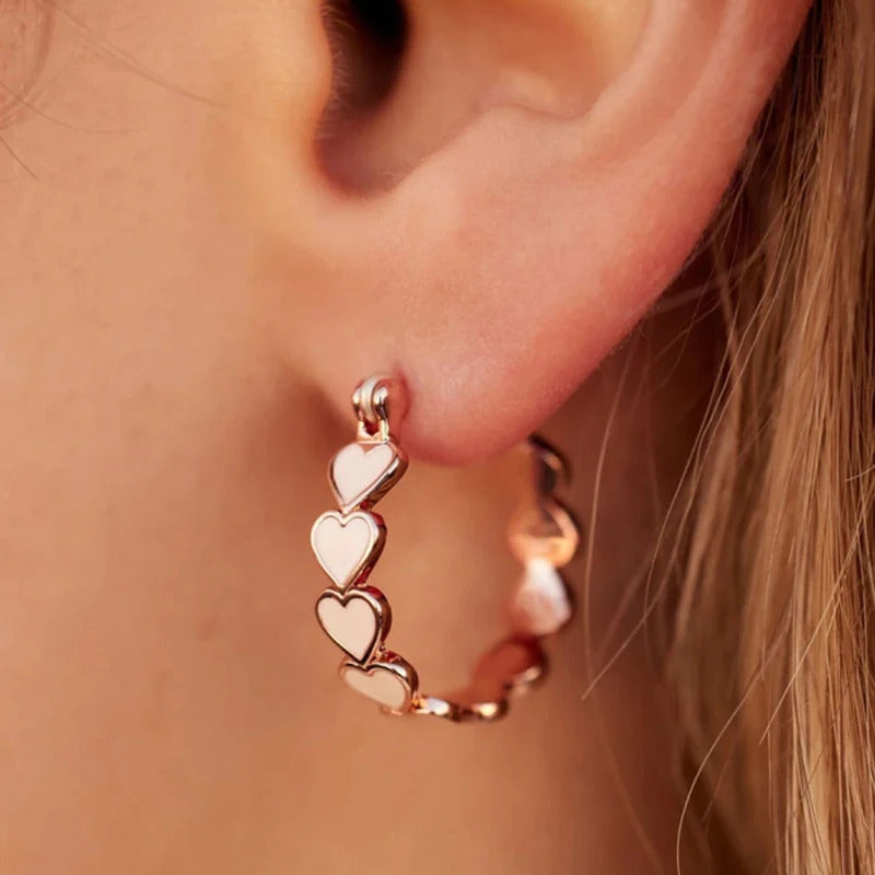 Boucle d'Oreille Fantaisie Ronde avec Design de Cœur