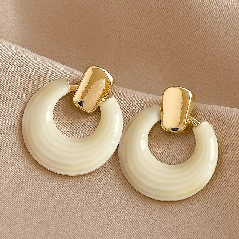 Boucle D'oreille Femme blanche vintage