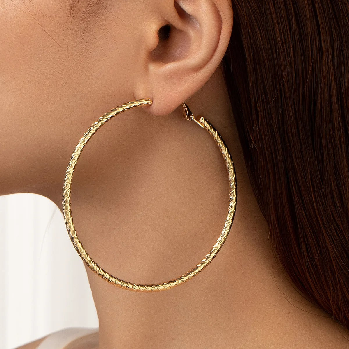 Boucle d'Oreille Femme Créole Circulaire attaché à une oreille