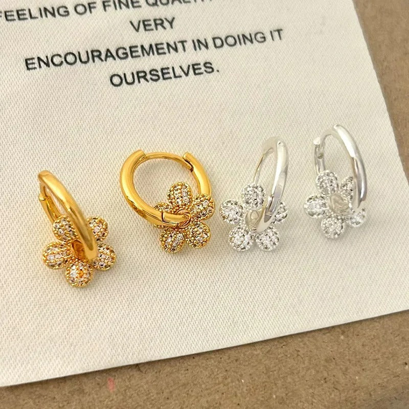 Boucle D'oreille Femme Créole Fleur Pavée - Acier Inoxydable Image