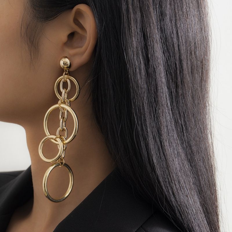 Boucle d'Oreille Femme Pendante en Grand Cercle et Chaîne à Maillons Image