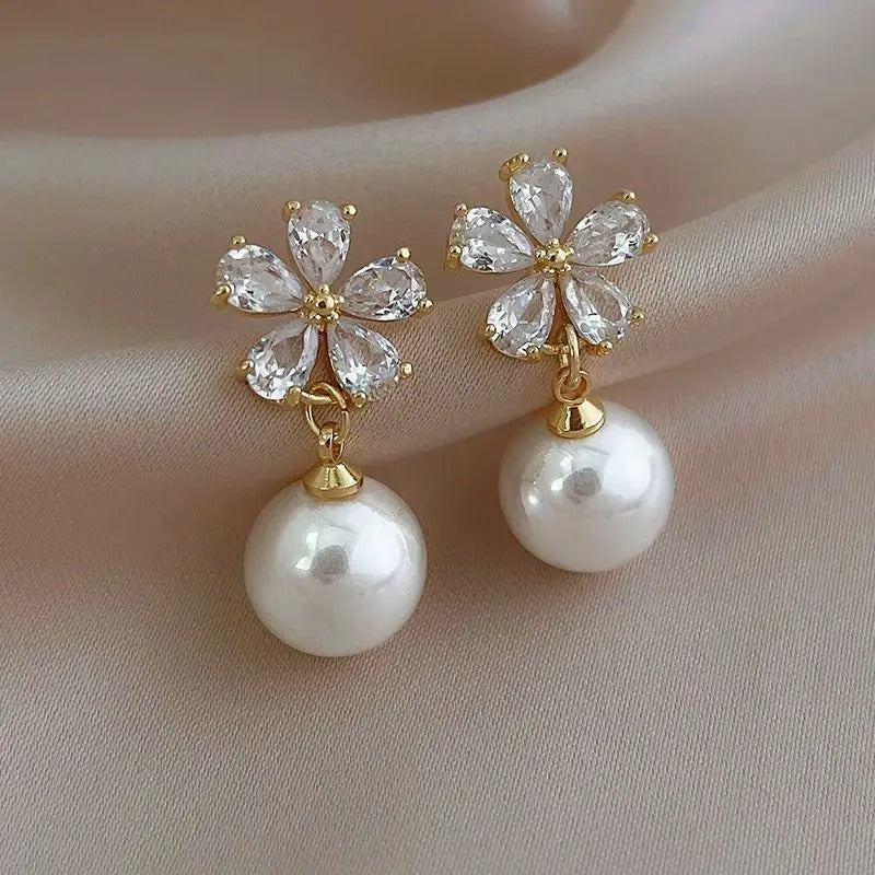 Boucle D’oreille Fleur Perle Blanche