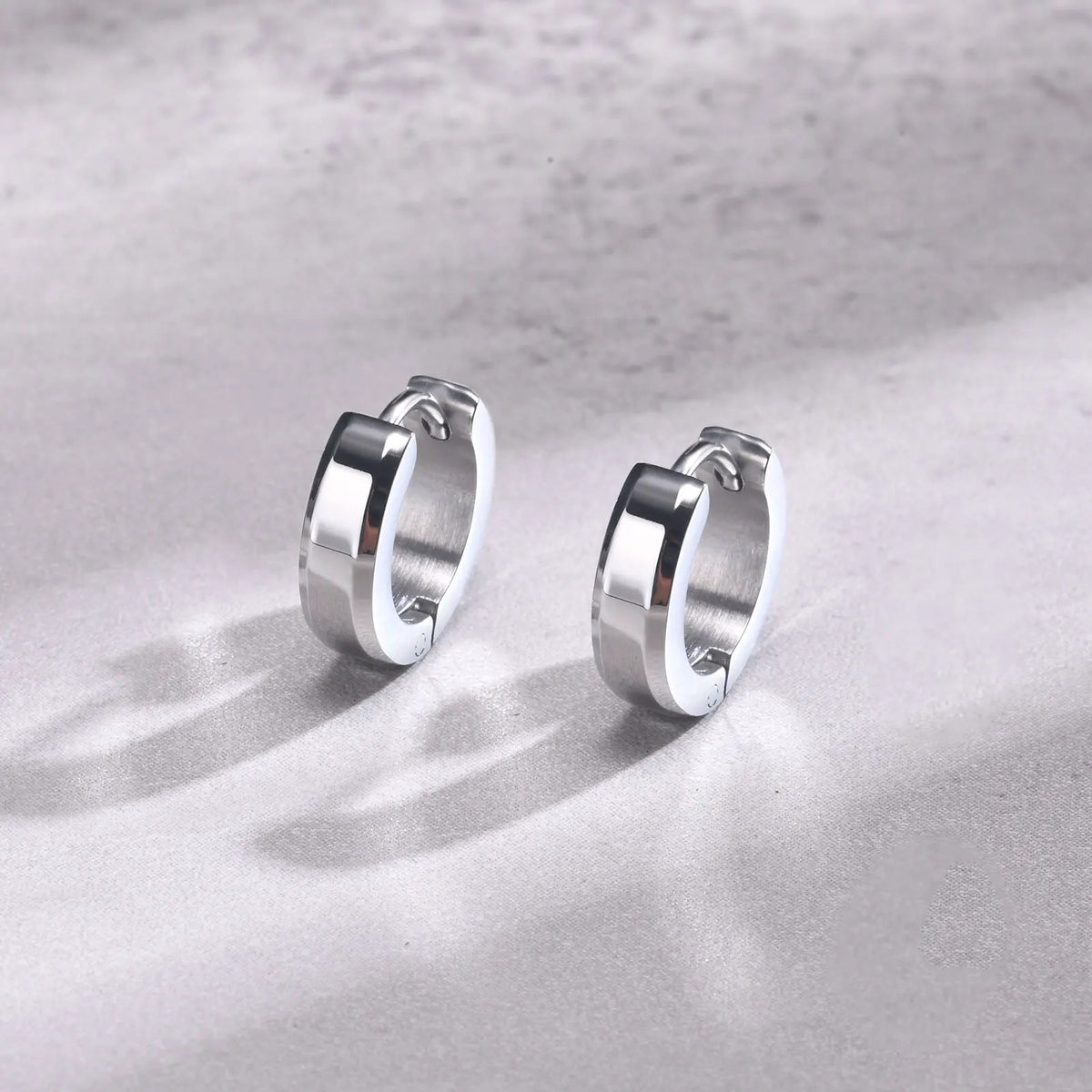 Boucle D'oreille Homme Anneau Simple et Discret Image