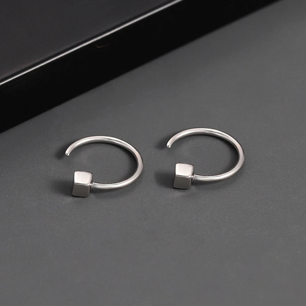 Boucle D'oreille Homme Carré Simple et Vintage Image