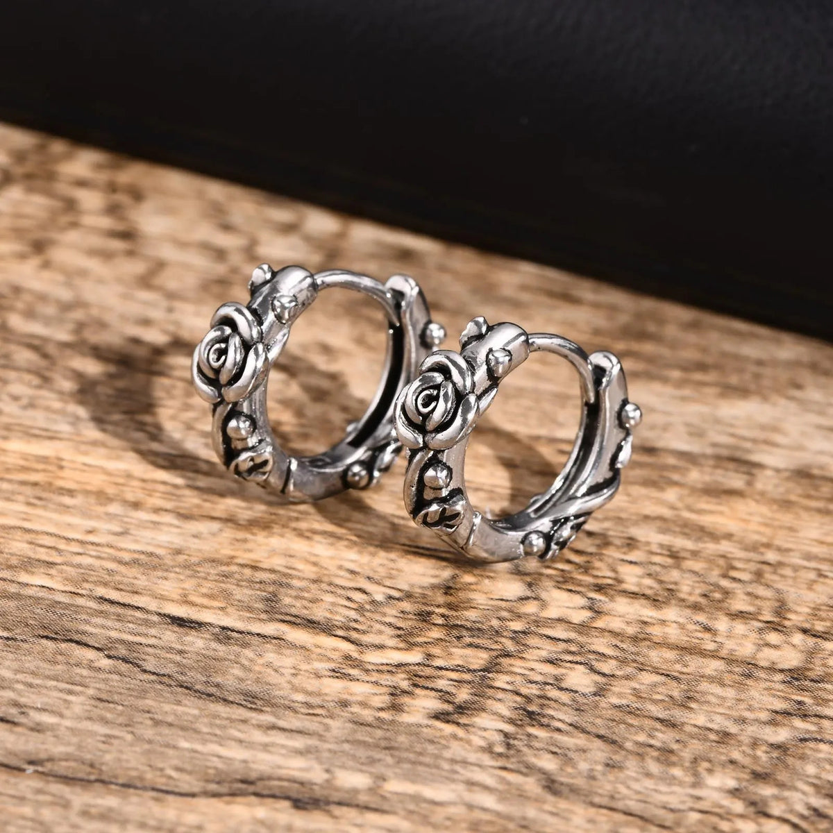 Boucle D'oreille Homme Créole avec Petite Rose Image