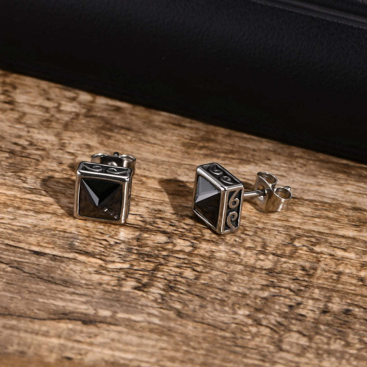 Boucle D'oreille Homme Discret en Forme de Carré Image
