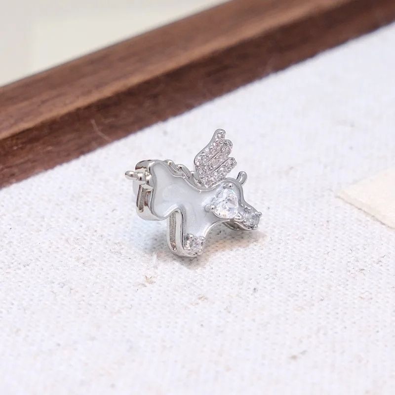 Boucle d'Oreille Licorne Ailée Et Cœur Brillant