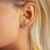 Boucle D'oreille Licorne Enchantée, porté par une femme de profil