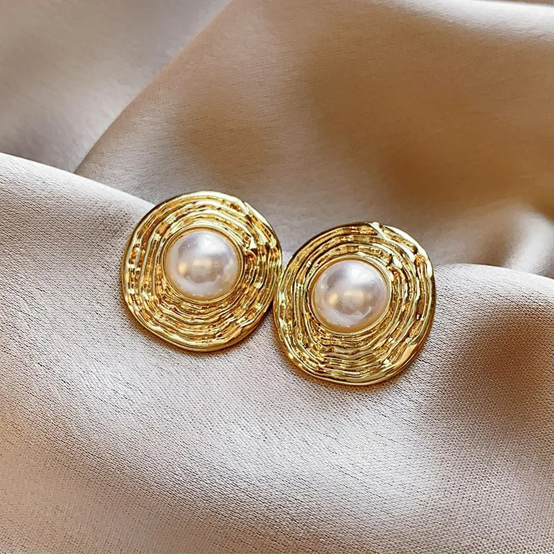 Boucle D'oreille Luxe Dorée avec Perle Image